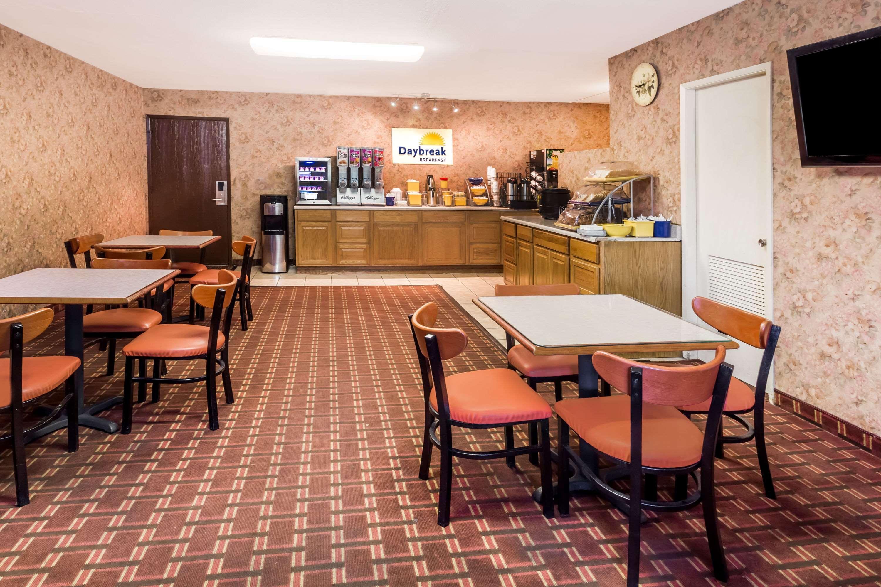 Days Inn & Suites By Wyndham Anaheim At Disneyland Park Exterior foto