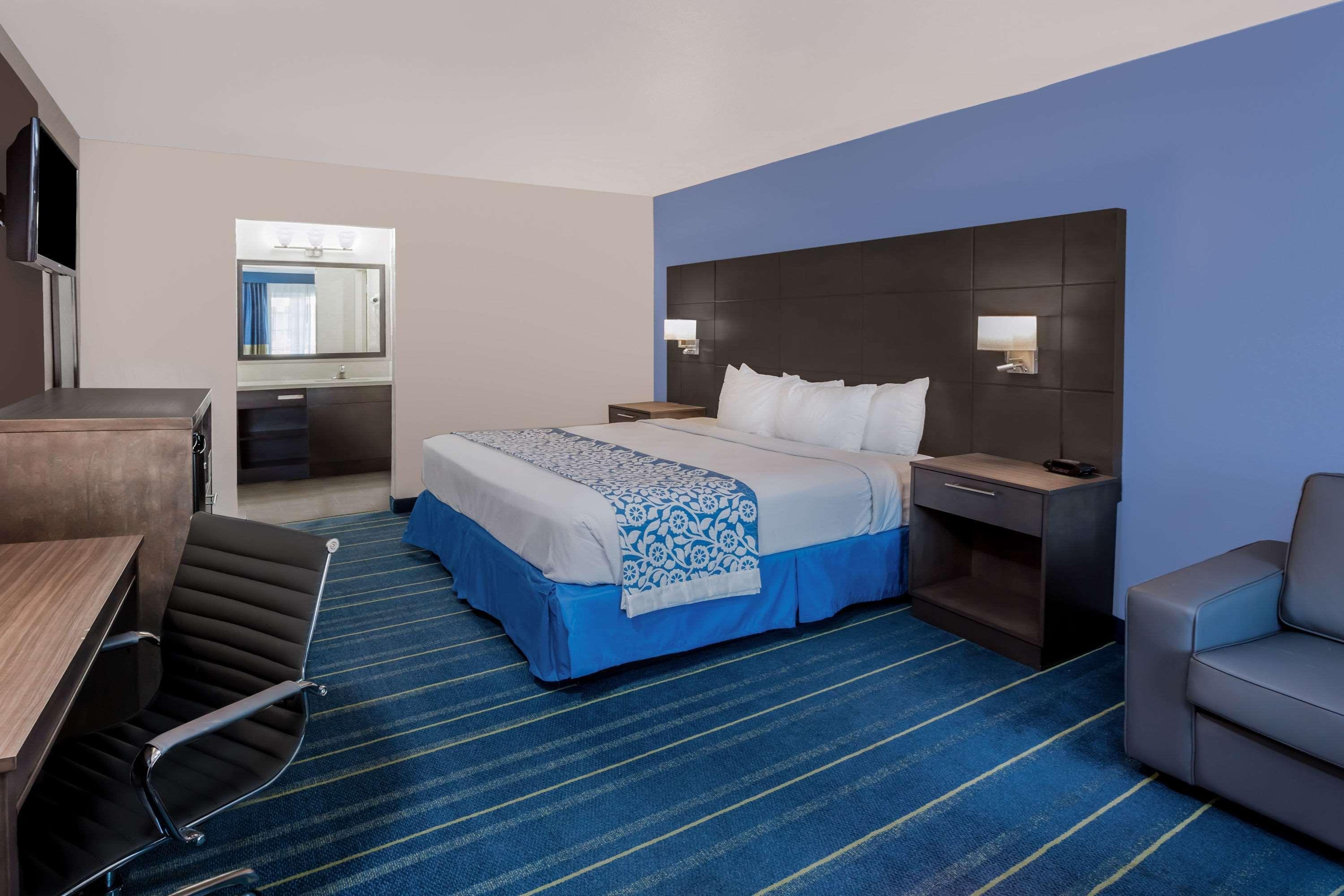 Days Inn & Suites By Wyndham Anaheim At Disneyland Park Exterior foto