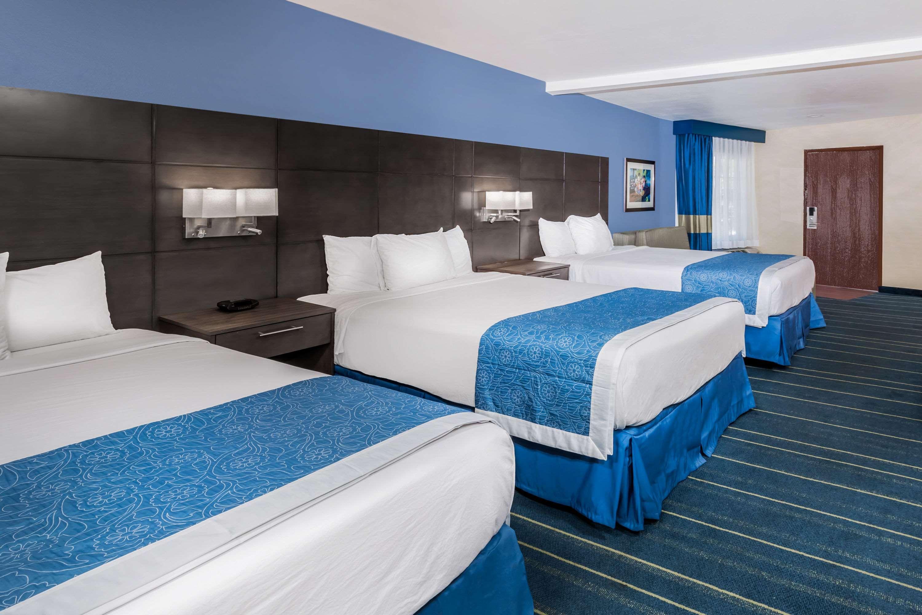 Days Inn & Suites By Wyndham Anaheim At Disneyland Park Exterior foto