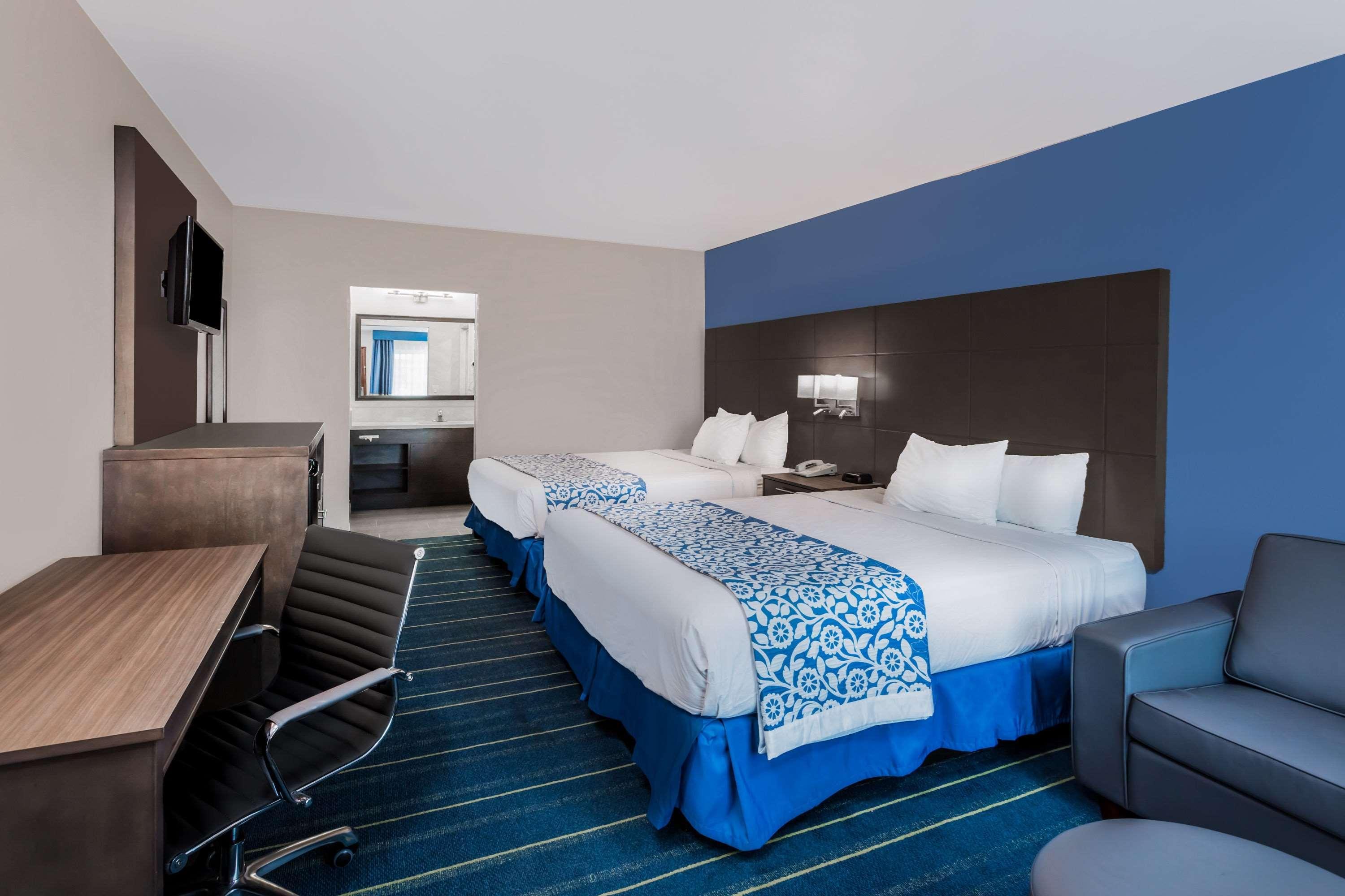Days Inn & Suites By Wyndham Anaheim At Disneyland Park Exterior foto