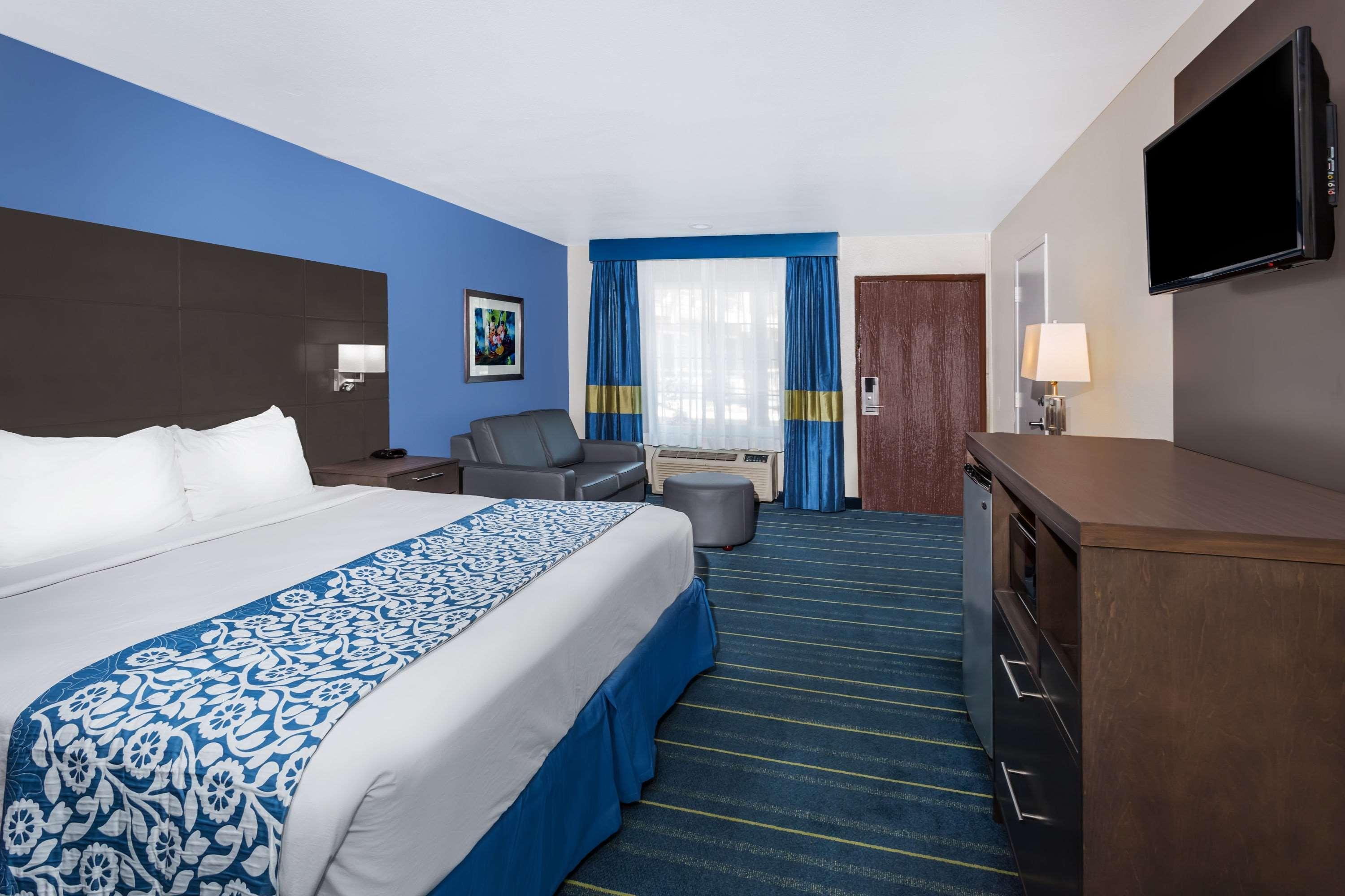 Days Inn & Suites By Wyndham Anaheim At Disneyland Park Exterior foto
