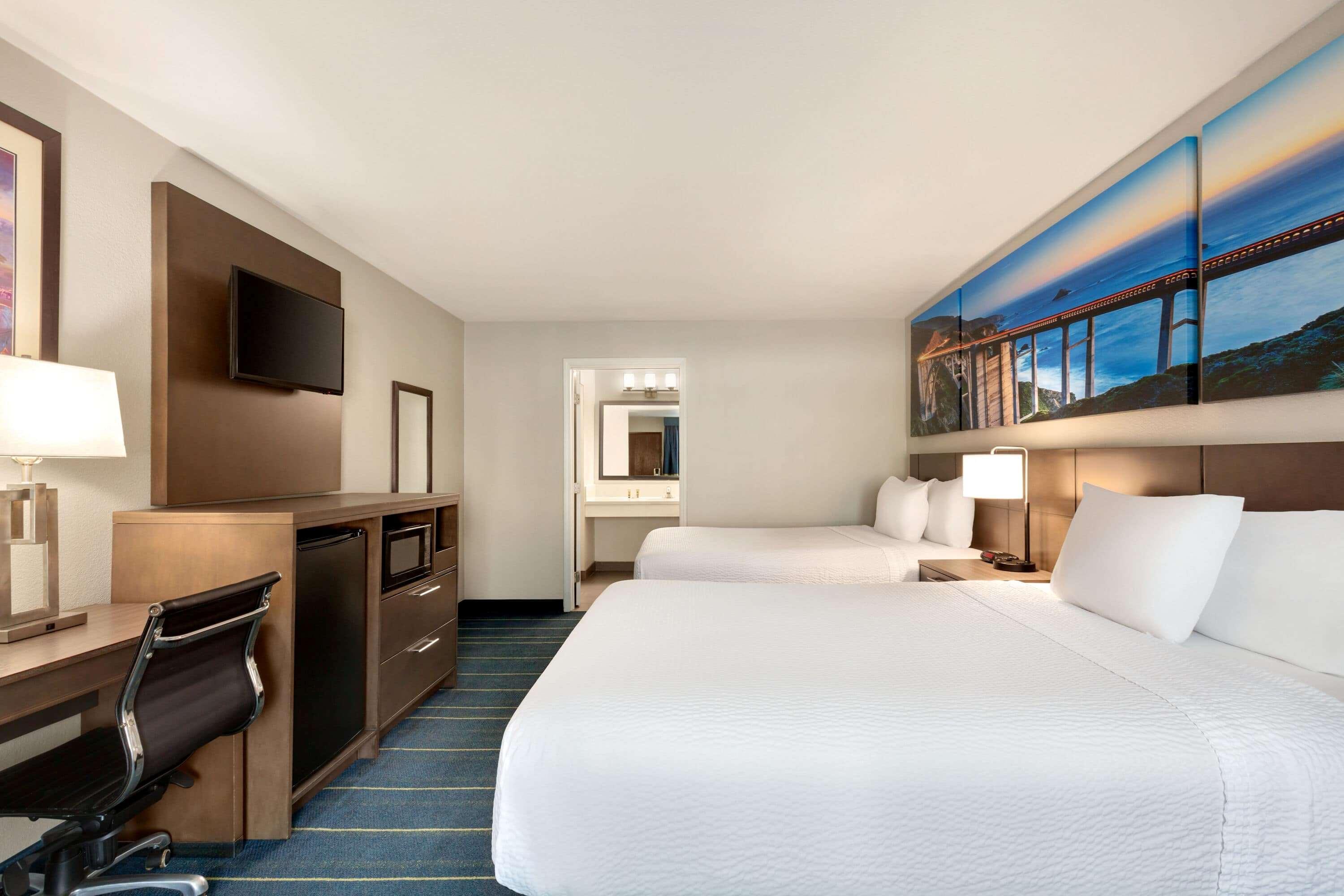Days Inn & Suites By Wyndham Anaheim At Disneyland Park Exterior foto